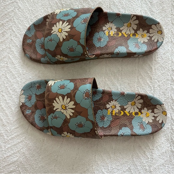 💙 COACH 💙 Udele Sig Floral Aqua Slide Sandals! - Picture 4 of 4